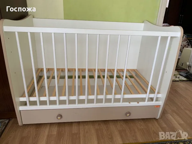 Бебешко/ детско легло което става на бюро