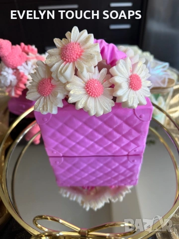 3D чанта аранжирана със сапунени цветя прекрасен подарък за 8 март, снимка 5 - Чанти - 53641454