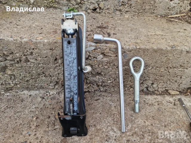 Крик,ключ,кука,подложка за гума Mercedes w203 C-Class 