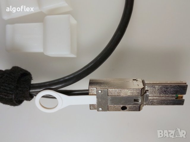 Kабел SAS SFF-8644 to 8088 2m EMC 038-003-810 716191-B21 00YE314 YJXMR, снимка 3 - Кабели и адаптери - 44334105