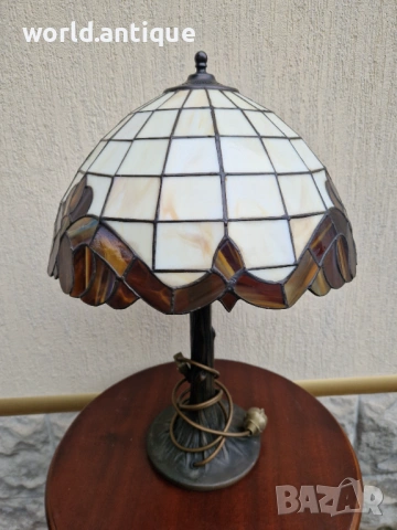 Прекрасна голяма настолна лампа Тифани , снимка 2 - Настолни лампи - 53063180