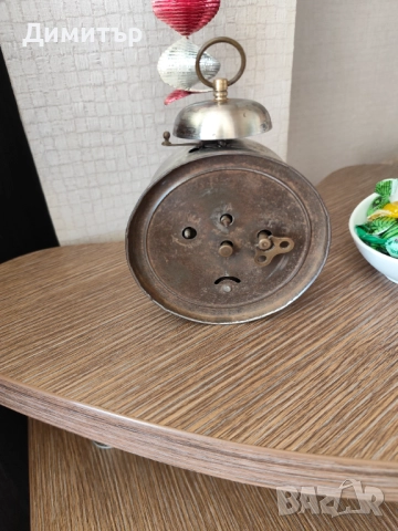 Стар часовник будилник, снимка 2 - Антикварни и старинни предмети - 52522477