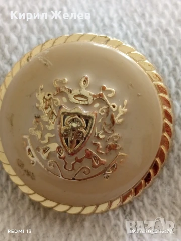 Четири стари копчета с релефен дизайн корона и герб за КОЛЕКЦИЯ ДЕКОРАЦИЯ 43849, снимка 3 - Други ценни предмети - 50723014