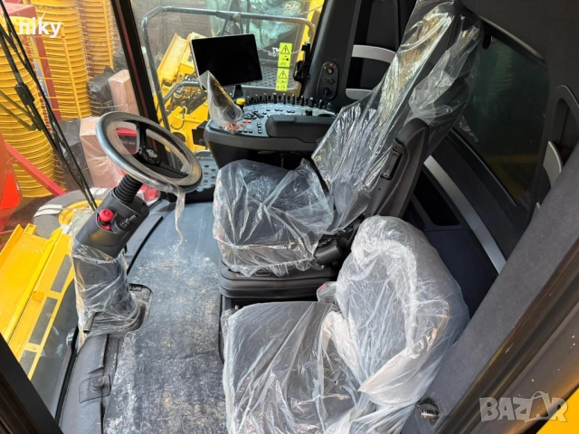 Комбайн New Holland CR10.90, снимка 10 - Селскостопанска техника - 52918865