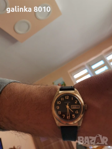 Мъжки позлатен часовник