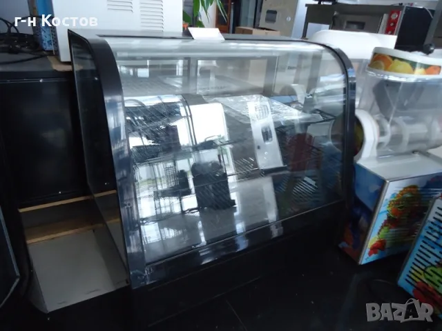 Витрина за торти и сладкарски изделия НОВА настолна кръгла въртяща се цвят черна средно-температур , снимка 9 - Хладилни витрини и фризери - 49252959