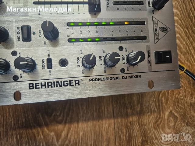 Миксер Behringer Pro Mixer VMX1000 Смесителен пулт – Огромен DJ пулт, снимка 7 - Ресийвъри, усилватели, смесителни пултове - 53778190