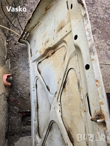 Продавам преден Капак Самурай, снимка 3 - Части - 52486204