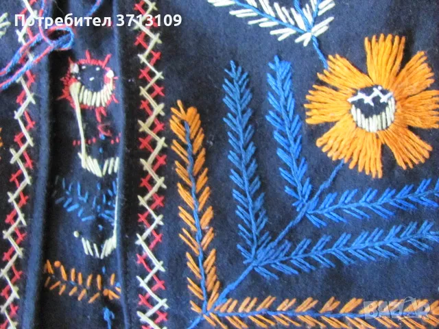 Вълнено елече за носия , ръчна бродерия, снимка 4 - Антикварни и старинни предмети - 48653552