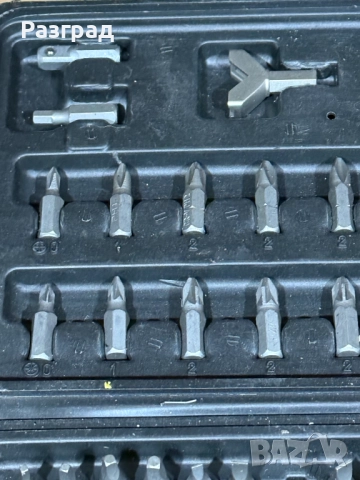 Комплект битове 100 части, снимка 4 - Куфари с инструменти - 52964812