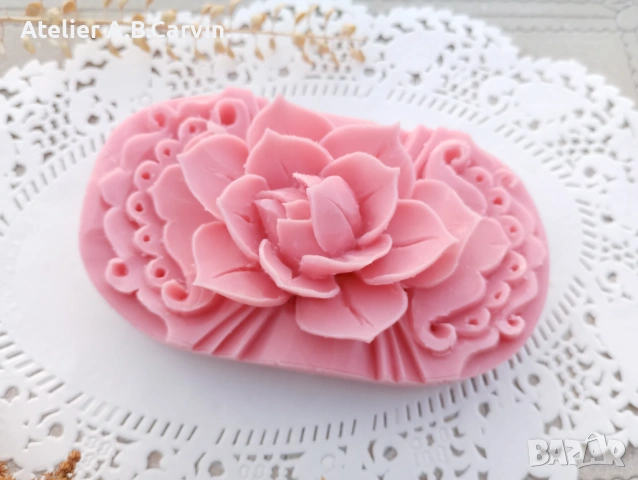 Уникален декоративен сапун ‘Роза’ върху плочка, ръчно изрязан с нож., снимка 3 - Изкуствени цветя - 53525642