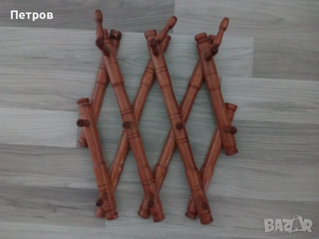 Продавам стара,дървени закачалки за стена.Може да се регулира дължината и.Ръчна изработка., снимка 2 - Антикварни и старинни предмети - 39466822