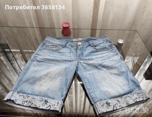Дамски дънкови къси панталони , снимка 1 - Къси панталони и бермуди - 40324950