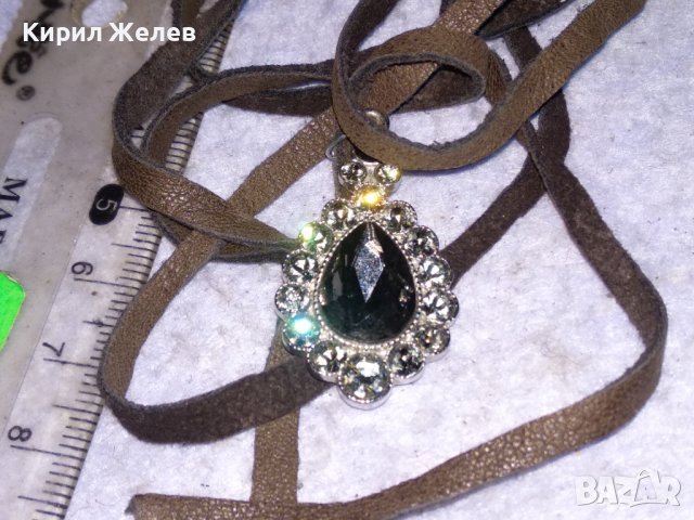 КРАСИВ ВИНТИДЖ - АРТ СРЕБРИСТ МЕДАЛЬОН с ФАСЕТИРАНИ КРИСТАЛИ и ШНУРЧЕ от ВЕЛУР 21232, снимка 9 - Колиета, медальони, синджири - 41483731