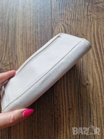 Страхотно дамско портмоне GUESS , снимка 3 - Портфейли, портмонета - 51256806