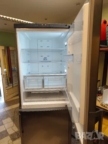 Hotpoint Ariston - голям иноксов хладилник, снимка 3 - Хладилници - 56189186