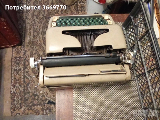 Стара пишеща машина Consul, снимка 3 - Антикварни и старинни предмети - 53746013