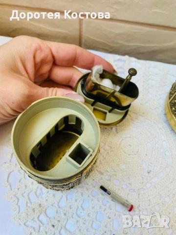 Красив месингов комплект от настолна запалка и табакера от Англия, снимка 12 - Антикварни и старинни предмети - 53742533