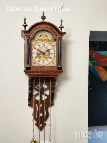 Антикварен стенен холандски часовник с тежести 