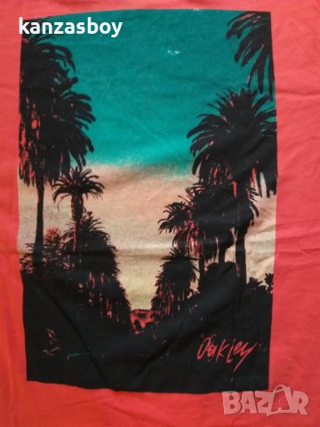 oakley - страхотна мъжка тениска