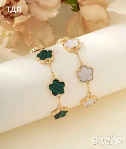 Дамска гривна от медицинска стомана модел Alhambra by Van Cleef & Arpels , снимка 10 - Гривни - 49548279