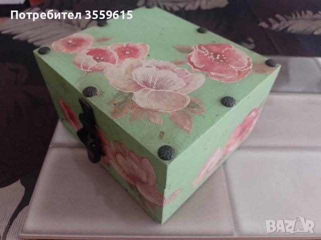 дървена ретро кутия от Франция. С дизайн на цветя, снимка 1