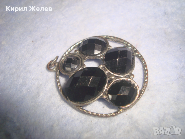 ВИНТИДЖ СРЕБРИСТО КРАСИВО МЕДАЛЬОНЧЕ с ФАСЕТИРАНИ ЦВЕТНИ КРИСТАЛЧЕТА 19816, снимка 4 - Колиета, медальони, синджири - 36349917