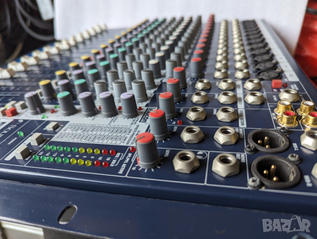 Soundcraft EFX12 Mixer с повреда, снимка 9 - Други - 44698336