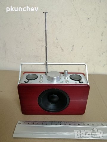 AM / FM радио с часовник, аларма и термометър 