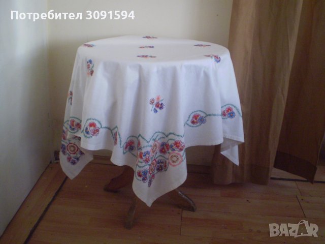 Стара ръчно бродирана памучна  покривка за маса 