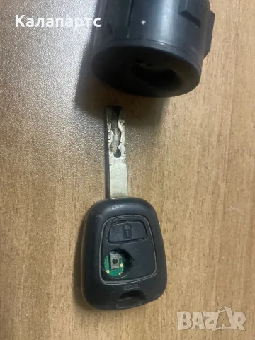 Контактен ключ с ключ Пежо peugeot 307,407,3008, снимка 2 - Части - 49176418