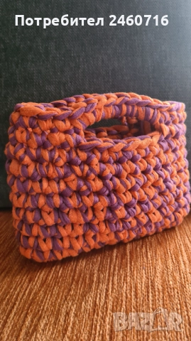 Ръчно плетена двуцветна мини чанта, снимка 2 - Чанти - 52214974