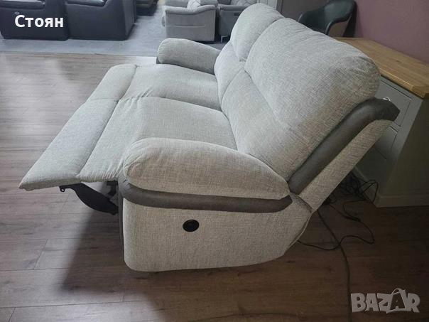 Сив диван от плат тройка La-z-boy с електрически релакс механизъм, снимка 4 - Дивани и мека мебел - 44701249