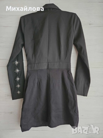 Елегантна черна рокля с декоративни елементи, снимка 4 - Рокли - 52647560