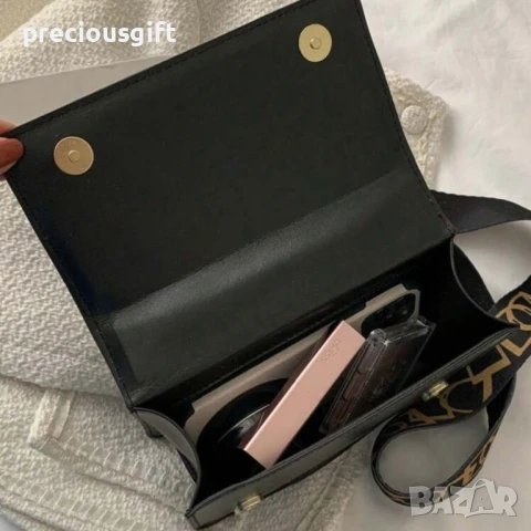 Дамска малка черна чанта, снимка 4 - Чанти - 51267509