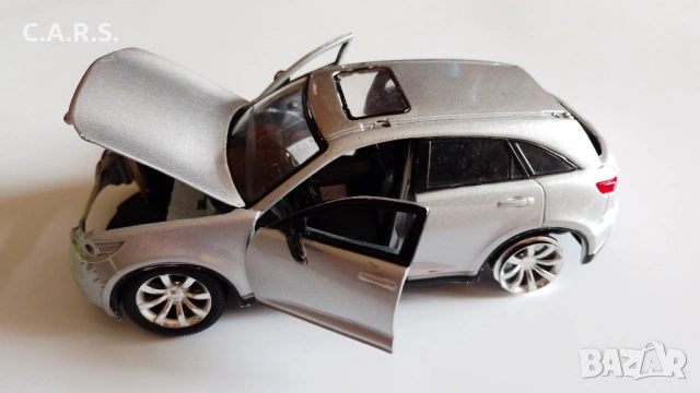 2005 Infinity FX45 Maisto - Мащаб 1:24, снимка 2 - Колекции - 53521832