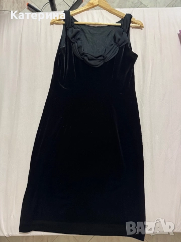 Черна кадифена рокля, снимка 2 - Рокли - 51679339