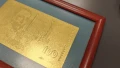 Златна банкнота 100 лева в рамка с лек дефект, снимка 2