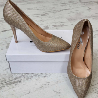 Официални златисти дамски обувки на ток, снимка 4 - Дамски обувки на ток - 36516250