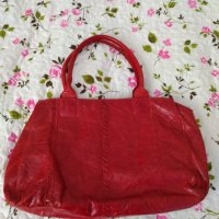 Червена чанта от естествена кожа , снимка 1 - Чанти - 41726843