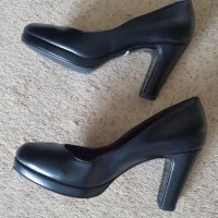 Обувки, снимка 1 - Дамски обувки на ток - 41555191