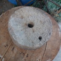 Старинен каменен диск,колело от ръчна мелница хромел, снимка 4 - Антикварни и старинни предмети - 33817912