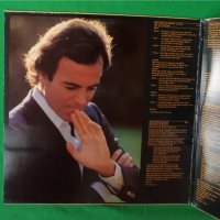 Julio Iglesias – 1981 - Zärtlichkeiten(CBS – CBS 85276)(Vocal,Schlager), снимка 2 - Грамофонни плочи - 44827293