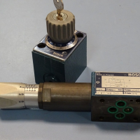 Хидравличен клапан BOSCH 0811332 pressure regulation valve, снимка 14 - Резервни части за машини - 36376546