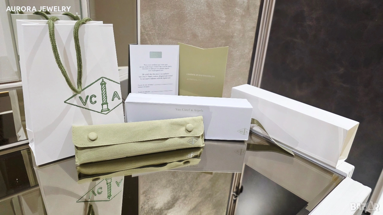 Van Cleef & Arpels VCA Пълен Комплект Кутия / Плик и Сертификат Гривна, снимка 1