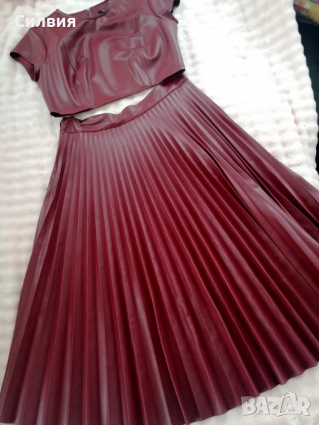 Червен кожен комплект костюм пола и блуза "Te amo" / "Те амо" размер L, снимка 1