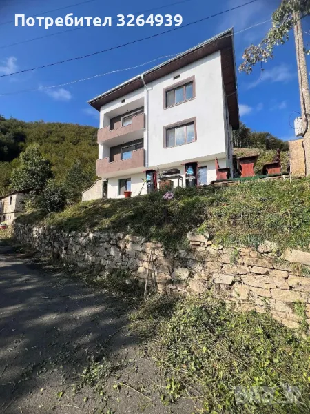 Къща на 3 етажа с басейн , снимка 1