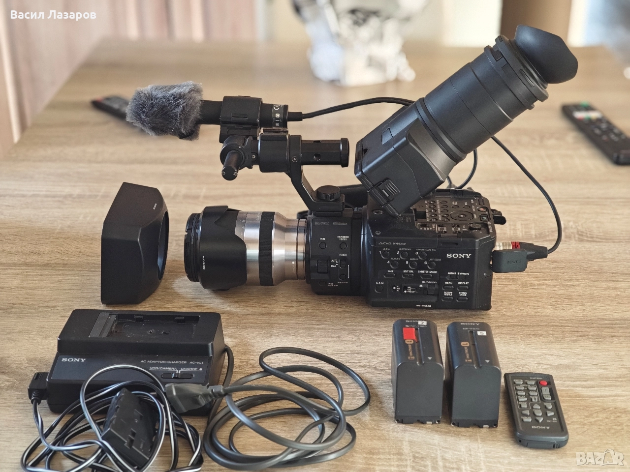 Видео камера SONY NEX-FS700E с обектив SONY SEL18 200 E-MOUNT, снимка 1