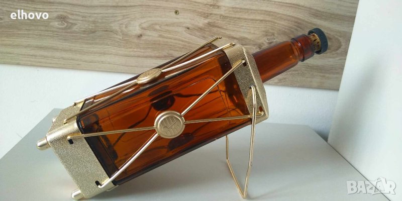 Празна бутилка за алкохол на стойка Музикална кутия от Swiss Harmony, снимка 1