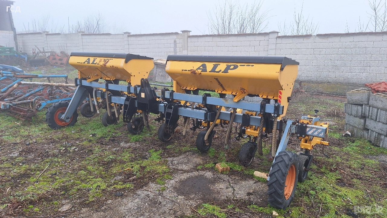 окопен култиватор с торовнасяне, снимка 1